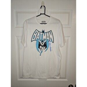 NWT Batman T Shirt Mens Large White Short Sleeve DC Classics Retro Logo Graphic
